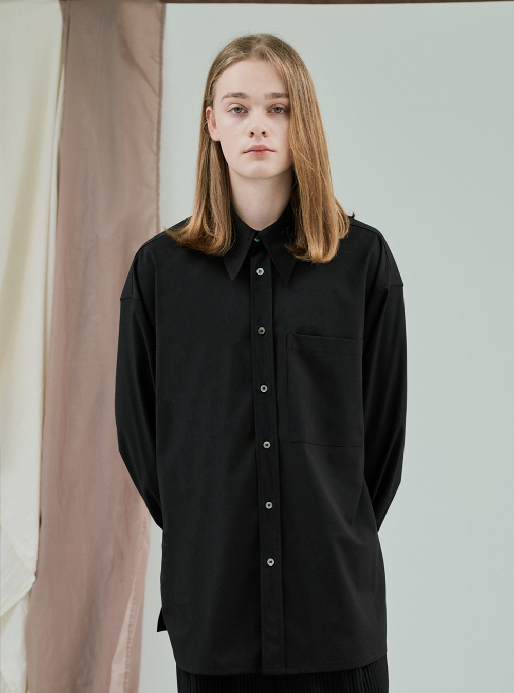 Curved Collar Overfit Shirts [Dust Black]