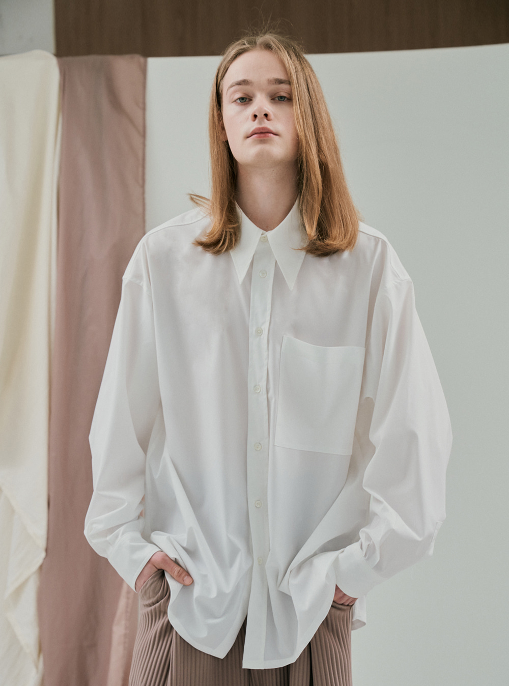 Curved Collar Overfit Shirts [Off - White]