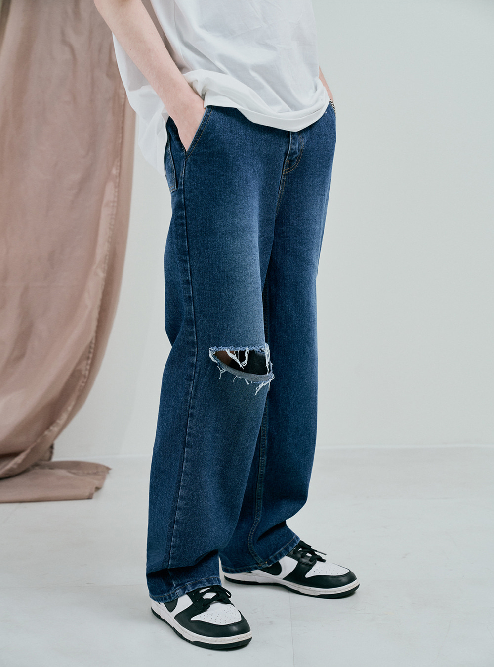 WIDE WASHED CUTTING JEANS [WASHED BLUE]